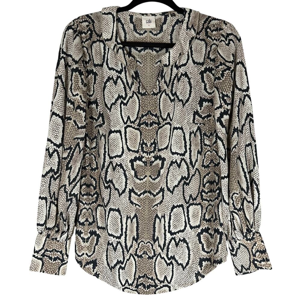 Cabi Serpentine Snakeskin Blouse Sz S Ruffle Collar Balloon Sleeve‎ Split Neck